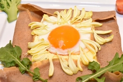 画像ギャラリー No.012のサムネイル画像 / コラボ限定イラストが可愛すぎた“カプコンカフェ×『囚われのパルマ Refrain』”をレポート。チアキをはじめ,看守や門司のコラボメニューにも注目