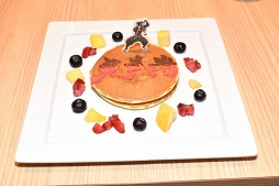 画像ギャラリー No.033のサムネイル画像 / コラボ限定イラストが可愛すぎた“カプコンカフェ×『囚われのパルマ Refrain』”をレポート。チアキをはじめ,看守や門司のコラボメニューにも注目
