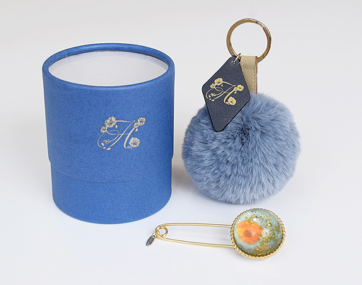画像ギャラリー No.002のサムネイル画像 / 「囚われのパルマ」の「CAPCOM STORE TOKYO」限定ウインターギフトセットが12月7日より販売開始