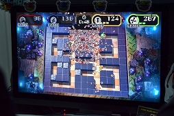 画像ギャラリー No.006のサムネイル画像 / ［TGS 2018］アクワイアの若手クリエイターによる「SCRAP RUSH!!」をプレイ。潰したり潰されたりするうちに熱くなれる対戦ゲーム