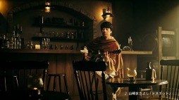 画像ギャラリー No.008のサムネイル画像 / 「ロマサガ リ・ユニバース」の配信3.5周年を記念した新CMが6月1日にオンエア。歌手の山崎まさよしさん，ペンギンズのノブオさんが出演