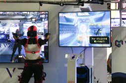 画像ギャラリー No.009のサムネイル画像 / ［TGS 2018］鈴木 裕氏の新作VRゲーム「VRSUS（仮）」発表会レポート。“狭い空間で弾幕をかいくぐる”がコンセプトの対戦型VRシューティング