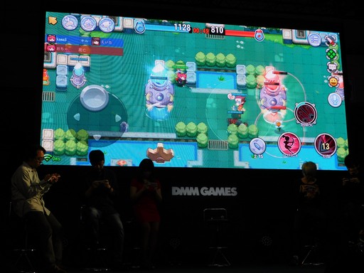画像ギャラリー No.006のサムネイル画像 / ［TGS 2018］リアルタイム対戦型アプリ「スマッシング・チキンズ」ステージで，制作陣vs.YouTuberのバトル勃発!?