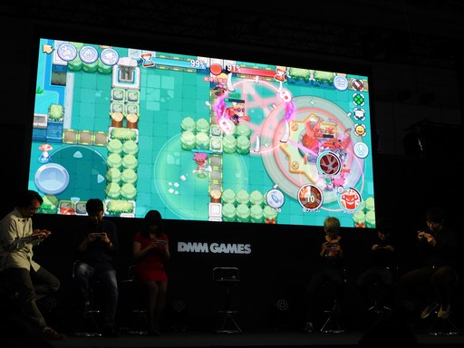 画像ギャラリー No.010のサムネイル画像 / ［TGS 2018］リアルタイム対戦型アプリ「スマッシング・チキンズ」ステージで，制作陣vs.YouTuberのバトル勃発!?