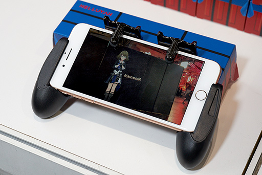 画像ギャラリー No.016のサムネイル画像 / ［TGS 2018］EVO公認のゲームパッド変換アダプターやスマートフォン用グリップなど，TGS会場で見かけた変わり種入力デバイスたち