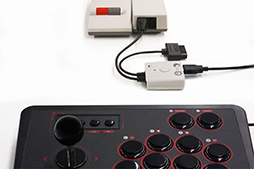 画像ギャラリー No.003のサムネイル画像 / PS5/4やSwitch用ゲームパッドでスーファミやファミコン互換機を操作できるBrook製コンバータが登場