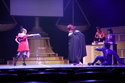 画像ギャラリー No.014のサムネイル画像 / 「逆転裁判 -逆転のGOLD MEDAL-」公開ゲネプロレポート。成歩堂や御剣といったおなじみの面々がラップやダンスで法廷バトルをくり広げる