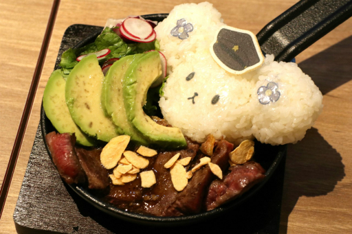 画像ギャラリー No.013のサムネイル画像 / カプコンカフェ「逆転裁判」コラボメニュー試食会をレポート。マジシャン姿のキャラクターがあしらわれたグッズも展開