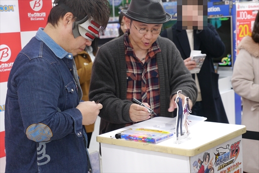 画像ギャラリー No.006のサムネイル画像 / 「逆転裁判123 成歩堂セレクション」発売記念イベントレポート。プロデューサーの江城氏がゴドー検事となり,ファンと触れあった