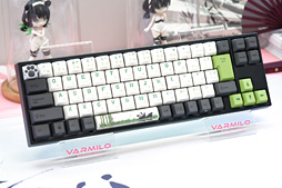 画像ギャラリー No.005のサムネイル画像 / ［TGS 2018］ロマンスゲームコーナーでカラフルなメカニカルキーボードに遭遇。なんでこんなところに？