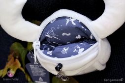 画像ギャラリー No.009のサムネイル画像 / 「Hollow Knight」のクリアファイルセット2種とぬいぐるみパスケースが発売
