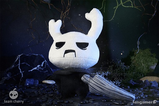 画像ギャラリー No.006のサムネイル画像 / 「Hollow Knight」最新グッズが本日夕方頃に発売予定。ぬいぐるみと公式ピアノ楽譜が登場