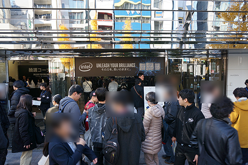画像ギャラリー No.002のサムネイル画像 / Intelが秋葉原でPCゲームイベントを開催。歌広場淳さんとゆるキャラ「しんじょう君」が「ストV」で対決