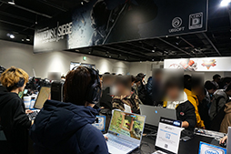 画像ギャラリー No.004のサムネイル画像 / Intelが秋葉原でPCゲームイベントを開催。歌広場淳さんとゆるキャラ「しんじょう君」が「ストV」で対決