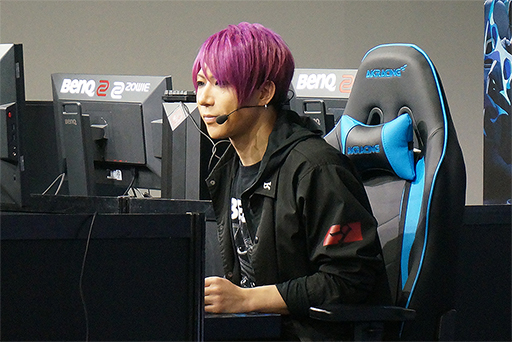 画像ギャラリー No.013のサムネイル画像 / Intelが秋葉原でPCゲームイベントを開催。歌広場淳さんとゆるキャラ「しんじょう君」が「ストV」で対決