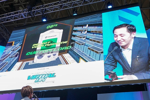 画像ギャラリー No.005のサムネイル画像 / ［TGS 2019］「電脳戦機バーチャロン」ステージイベントをレポート。タニタ社長が自社製ツインスティックでPS4版「オラタン」に先行出撃