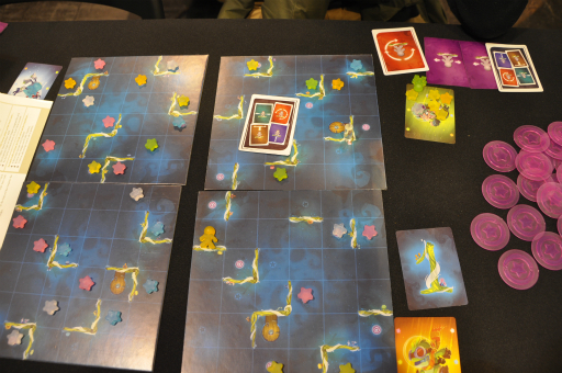 画像ギャラリー No.016のサムネイル画像 / ［SPIEL'18］ローカルマルチプレイのPCゲームを彷彿とさせる「Gravity Superstar」。重力を操って敵を踏め！
