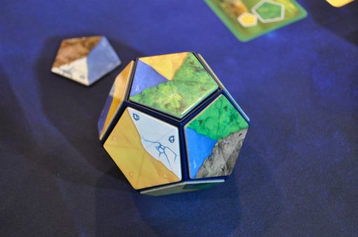画像ギャラリー No.006のサムネイル画像 / ［SPIEL'18］動物達が住みやすい12面体の惑星を作ろう。コンポーネントとゲームシステムの面白さを兼ね備えた「Planet」のプレイレポート