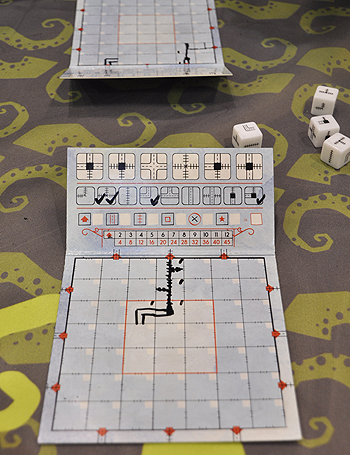 画像ギャラリー No.006のサムネイル画像 / ［SPIEL'18］多人数ソロプレイといった風味が強い鉄道ゲーム「Railroad Ink」。手描きマップで自分が思う最強最適な交通網を作れ
