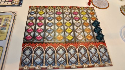 画像ギャラリー No.003のサムネイル画像 / ［SPIEL'18］10年に一度の大傑作「AZUL」に続編が登場。プレイ風景の美しさはそのままに，攻防の見通しがハッキリした「Azul: Stained Glass of Sintra」をプレイ