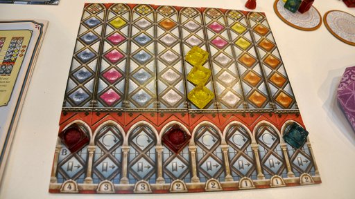 画像ギャラリー No.005のサムネイル画像 / ［SPIEL'18］10年に一度の大傑作「AZUL」に続編が登場。プレイ風景の美しさはそのままに，攻防の見通しがハッキリした「Azul: Stained Glass of Sintra」をプレイ
