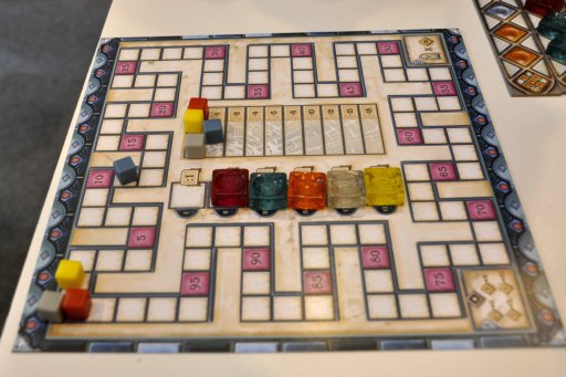 画像ギャラリー No.013のサムネイル画像 / ［SPIEL'18］10年に一度の大傑作「AZUL」に続編が登場。プレイ風景の美しさはそのままに，攻防の見通しがハッキリした「Azul: Stained Glass of Sintra」をプレイ