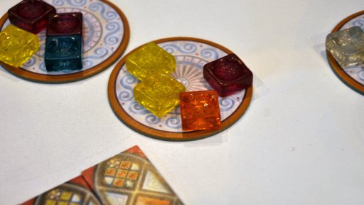 画像ギャラリー No.015のサムネイル画像 / ［SPIEL'18］10年に一度の大傑作「AZUL」に続編が登場。プレイ風景の美しさはそのままに，攻防の見通しがハッキリした「Azul: Stained Glass of Sintra」をプレイ