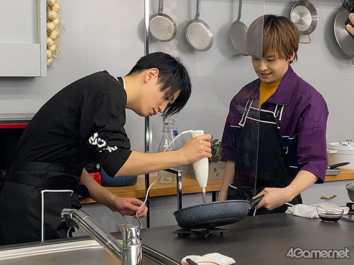 画像ギャラリー No.011のサムネイル画像 / 「あんスタ!!」CAFE CINNAMON ニキズキッチン第2回収録現場に潜入レポート。山口智広さん&阿座上洋平さんがハンバーグ作りに挑戦!