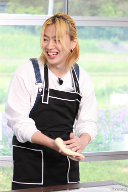 画像ギャラリー No.032のサムネイル画像 / 「あんスタ!!」配信番組「CAFE CINNAMON ニキズキッチン」第16回は,「Crazy:B」が“はちみつ工房”へ行く。フォトレポート&インタビュー