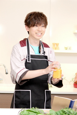 画像ギャラリー No.001のサムネイル画像 / 「あんスタ！！」配信番組「CAFE CINNAMON ニキズキッチン」第17回フォトレポート。収録後インタビューをお届け