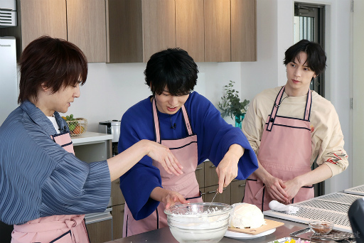 画像ギャラリー No.016のサムネイル画像 / 「あんスタ!!」配信番組「CAFE CINNAMON ニキズキッチン」×「Sweets Room+5」コラボ収録レポート。今回は夏メニューに挑戦!