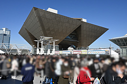 画像ギャラリー No.008のサムネイル画像 / 「アークナイツ 4th Anniversary Fes.『For You』」イベントレポート。会場には巨大なマドロックの巨像や異格オペレーターのスタンディパネルも