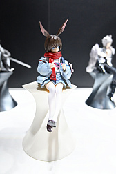 画像ギャラリー No.016のサムネイル画像 / 「アークナイツ 4th Anniversary Fes.『For You』」イベントレポート。会場には巨大なマドロックの巨像や異格オペレーターのスタンディパネルも