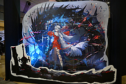 画像ギャラリー No.032のサムネイル画像 / 「アークナイツ 4th Anniversary Fes.『For You』」イベントレポート。会場には巨大なマドロックの巨像や異格オペレーターのスタンディパネルも