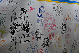 画像ギャラリー No.035のサムネイル画像 / 「アークナイツ 4th Anniversary Fes.『For You』」イベントレポート。会場には巨大なマドロックの巨像や異格オペレーターのスタンディパネルも