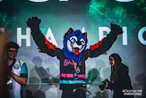 画像ギャラリー No.003のサムネイル画像 / ［EVO2019］「Mortal Kombat 11」部門の優勝はSonicFox選手。「Mortal Kombat」シリーズの絶対王者が見事戴冠を果たす