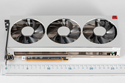 画像ギャラリー No.008のサムネイル画像 / 「Radeon VII」到着。7nm世代初のコンシューマ向けGPU搭載カード