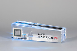 画像ギャラリー No.017のサムネイル画像 / 「Radeon VII」到着。7nm世代初のコンシューマ向けGPU搭載カード