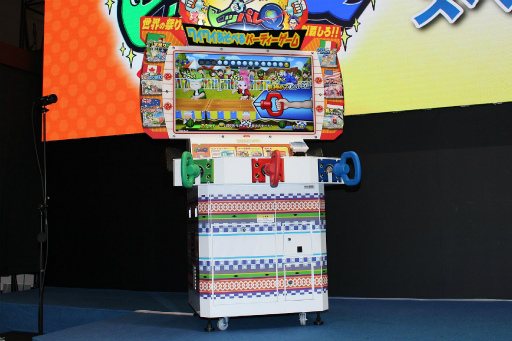 画像ギャラリー No.002のサムネイル画像 / ［JAEPO2019］タイトー「おまつりクエスト ヒッパレQ」のステージレポート。中村静香さんと金子貴俊さんがレバーを引っ張り，“へんてこ祭り”に挑戦