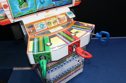 画像ギャラリー No.003のサムネイル画像 / ［JAEPO2019］タイトー「おまつりクエスト ヒッパレQ」のステージレポート。中村静香さんと金子貴俊さんがレバーを引っ張り，“へんてこ祭り”に挑戦