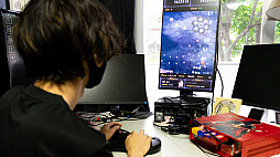 画像ギャラリー No.009のサムネイル画像 / “家基板”にUSB対応の簡易型コントロールボックスってどうよ。せっかくだからシュー太郎氏とEXAに行ってきた（「買い物Surfer」第8回）
