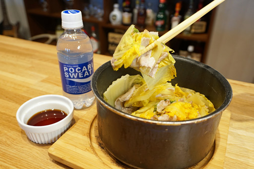 画像ギャラリー No.013のサムネイル画像 / 俺のコラボカフェ:Menu 002「バーチャファイター」で料理!? サッカーボールキックなみに簡単な鍋