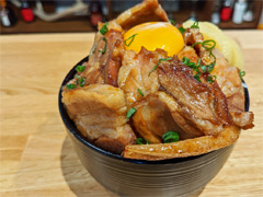 俺のコラボカフェ：Menu 014 「ペルソナ4」で自称特別捜査隊の胃袋を掴む「肉丼」