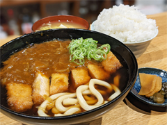 俺のコラボカフェ：Menu 031 メダロットシリーズの「カツカレーうどん定食」はカツカレーとうどんなのか，カツとカレーうどんなのかを考える