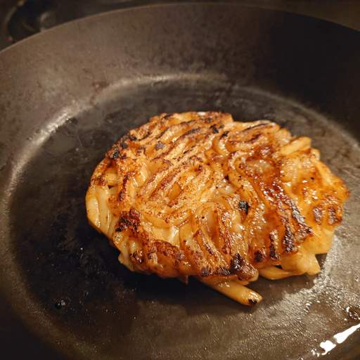 画像ギャラリー No.003のサムネイル画像 / 俺のコラボカフェ:Menu 036 カレシたちよ,「メガテリ焼きうどんバーガー」であの青春をもう一度思い出そう