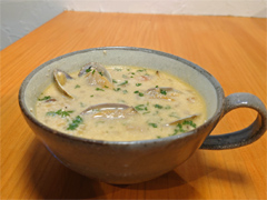 俺のコラボカフェ：Menu 040　「あつまれ どうぶつの森」のサンクスギビングデーで作られる「クラムチャウダー」は，隠し味がポイント