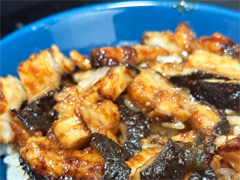 「METAL GEAR SOLID Δ: SNAKE EATER」 に出てくる伝説のツチノコよりもうまいかもしれない生き物を食べる。俺のコラボカフェ：Menu 080