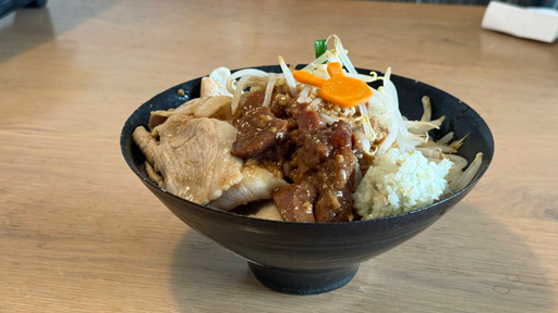 画像ギャラリー No.007のサムネイル画像 / 「ウマ娘」新シナリオはラーメンが主役!東京代表「ガッツリ豚ラーメン」を本気で再現。俺のコラボカフェ:Menu 090
