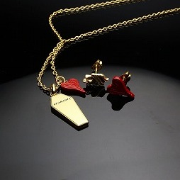 画像ギャラリー No.005のサムネイル画像 / バンダイ,「ツイステ」のチャームネックレスとチャームピアスの予約受付を開始