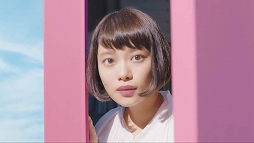 画像ギャラリー No.004のサムネイル画像 / 杉咲 花さんが出演する「ドラえもん のび太の牧場物語」の実写CMとメイキング映像が公開